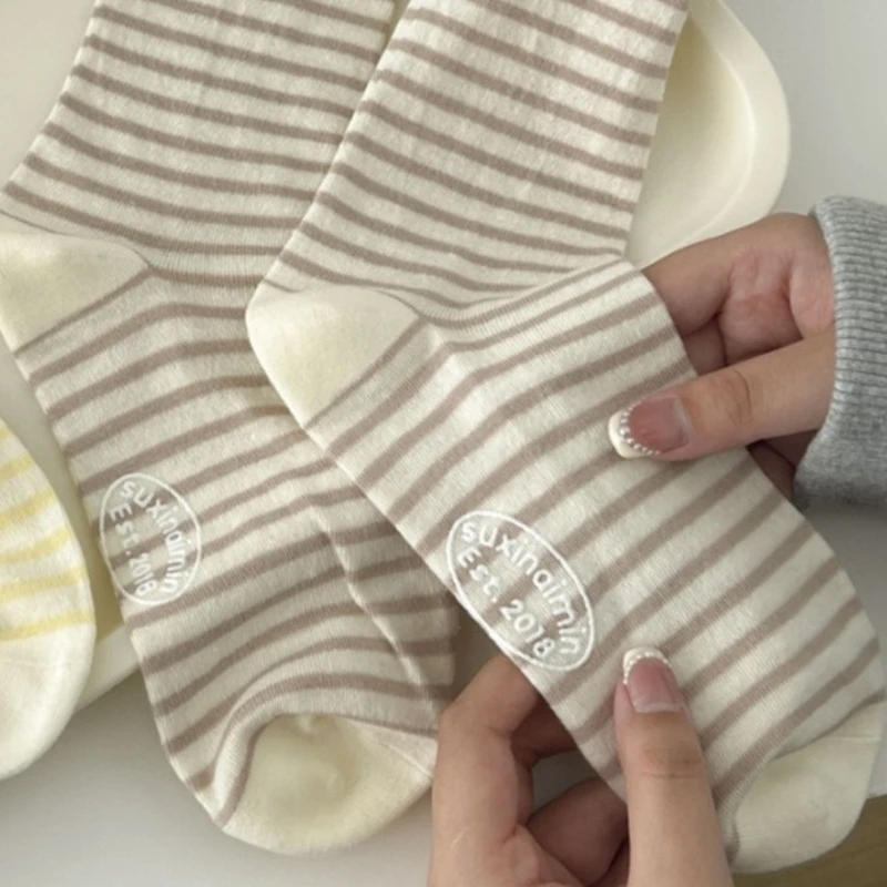 6 أزواج الربيع شفاء مخطط كريم الملونة المرأة منتصف جوارب أنبوبية عادية مريحة تنوعا تنفس الجوارب النسائية 2026