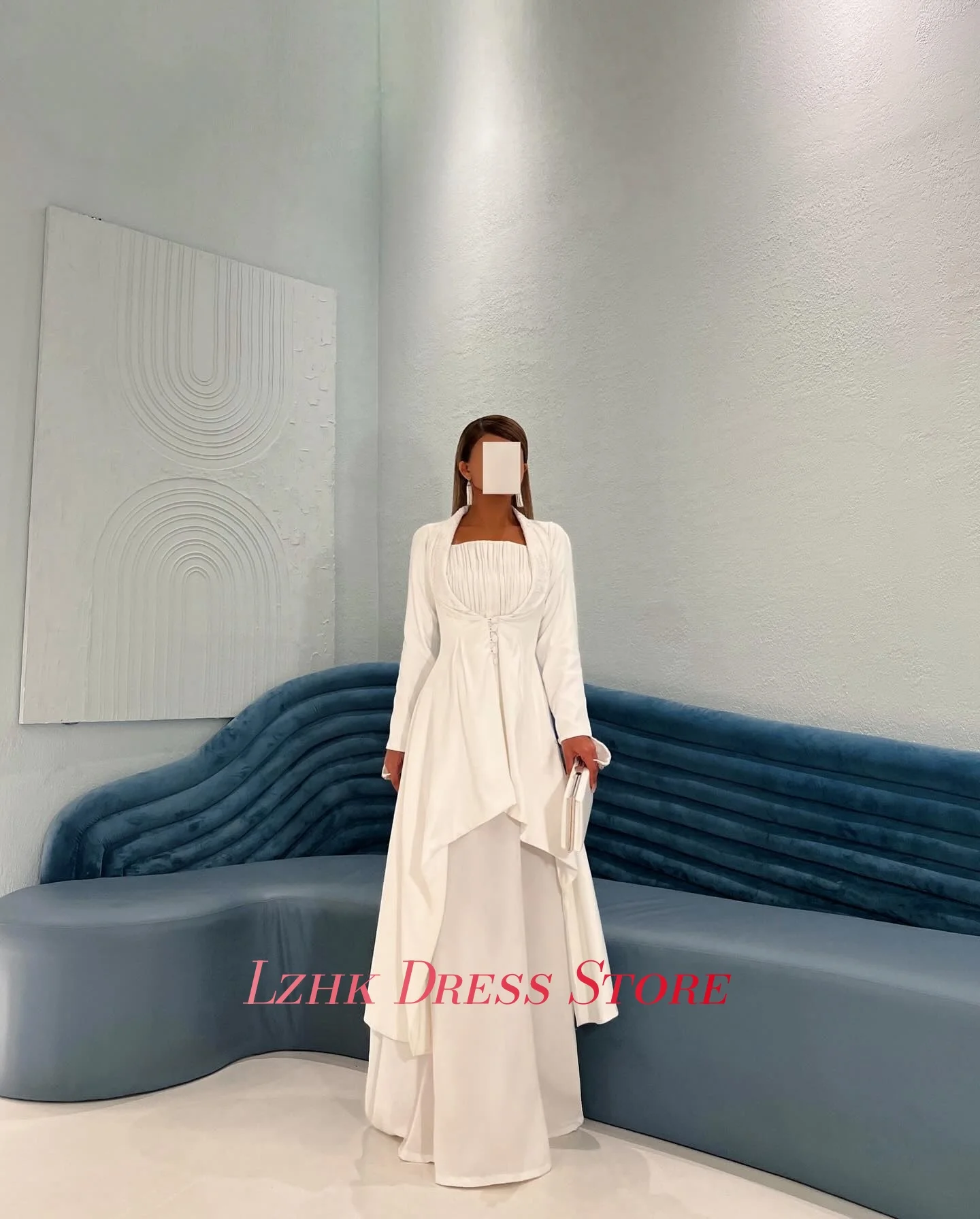 Gaun pesta malam model A-line berkualitas tinggi dengan kancing, lengan panjang, kerah persegi, panjang lantai, dan desain yang elegan.