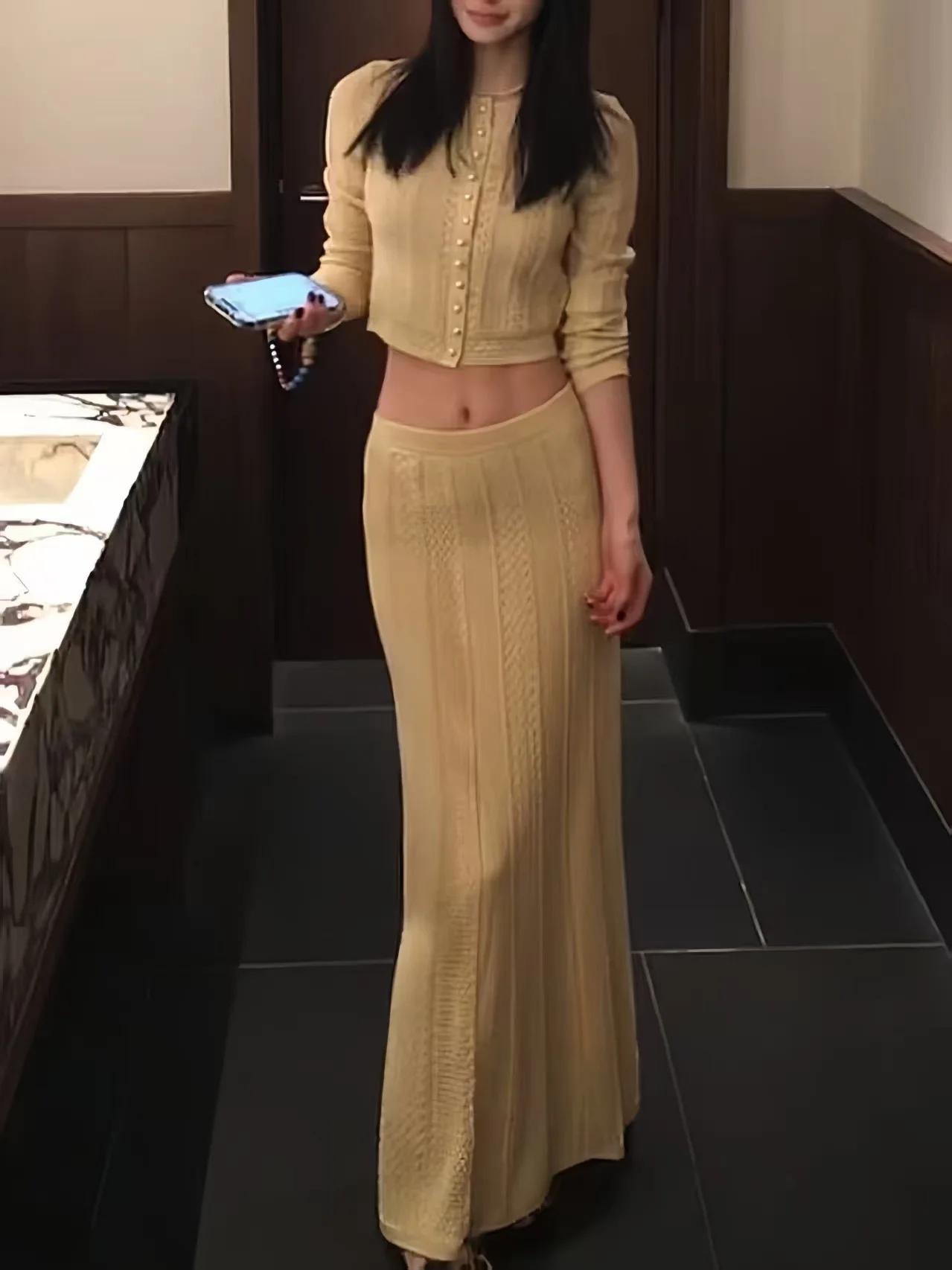 

Женский вязаный кардиган с длинными рукавами, жемчужными пуговицами и ажурным узором, или вязаная юбка А-силуэта миди для женщин