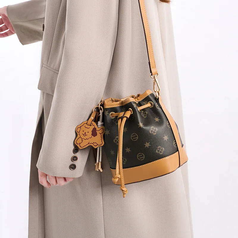 

Сумка-ведро2025Новая женская сумка, универсальная осенне-зимняя сумка на плечо, сумка-ведро, высококачественная сумка через плечо большой вместительности