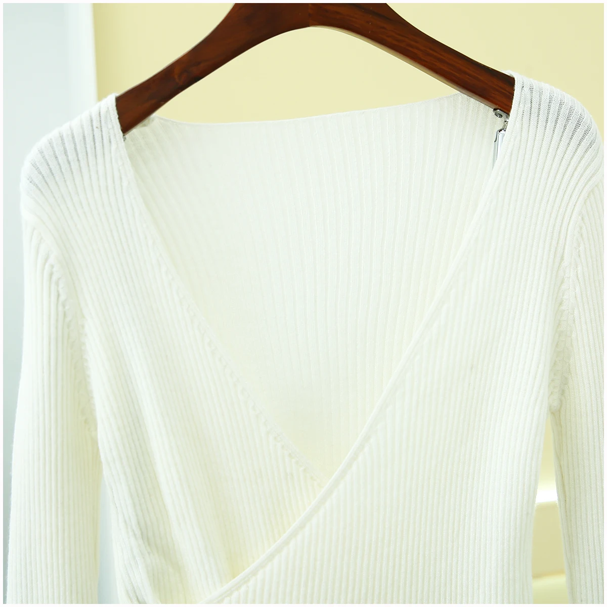 Ba Series V-Ne Long Sve Base lavorata a maglia irt Slim Fit Nuovo arrivo Collezione primaverile Dongyang Home Faion da donna