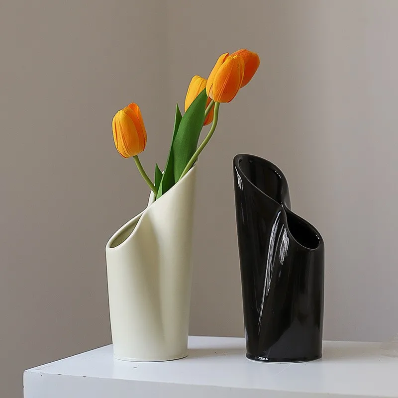 Modern Minimalist Black White Ceramic Vase.suitable For Decoration In Living Rooms Guesthouses. Flower Holder For Drying Flowers