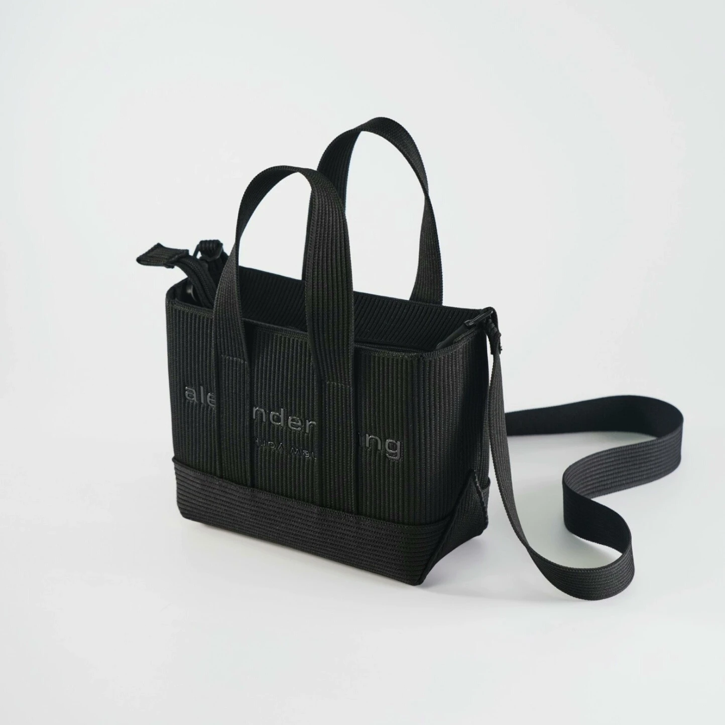 

Branded Women's Handbag Multi-functional Shoulder Bag Simple and Stylish Design Suitable for Shopping Travel Daily Use