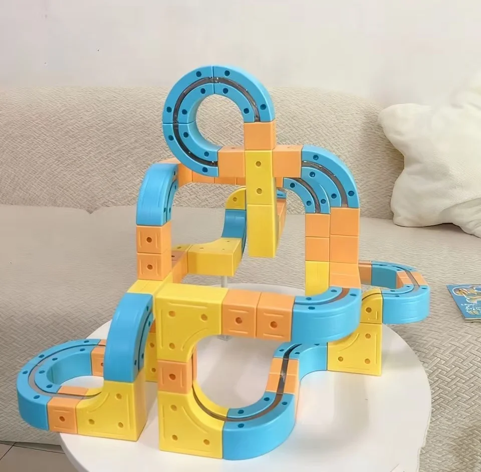 

Лидер продаж, магнитный автомобильный стенок, гоночный автомобиль, набор железнодорожных дорожек Монтессори, моторизованный поезд и гравитационный лабиринт, игрушка, образовательный подарок для детей