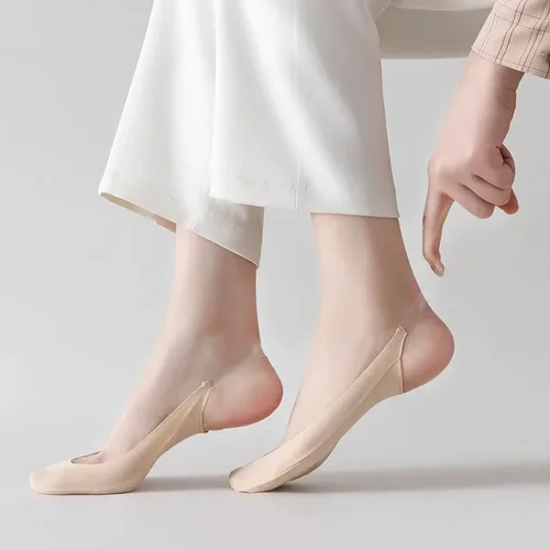 Imagen 2 del producto Calcetines invisibles invisibles de verano para mujer, calcetines de corte bajo de seda helada con tirantes para mujer, zapatillas de media calcetín antideslizantes con tacones altos