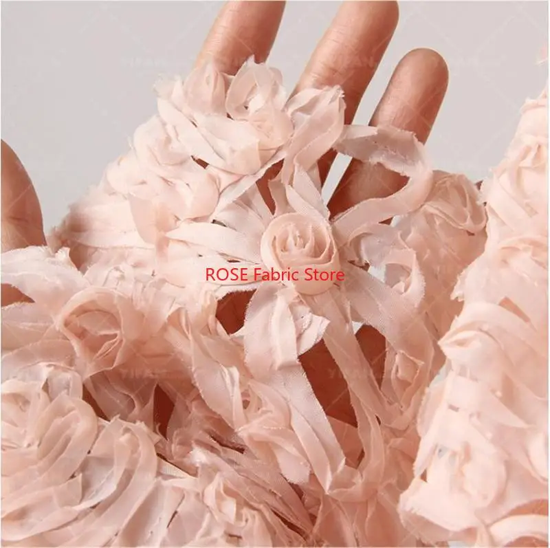 中空マットレイヤードフラワー刺繍生地ユニークデザイナー縫製生地