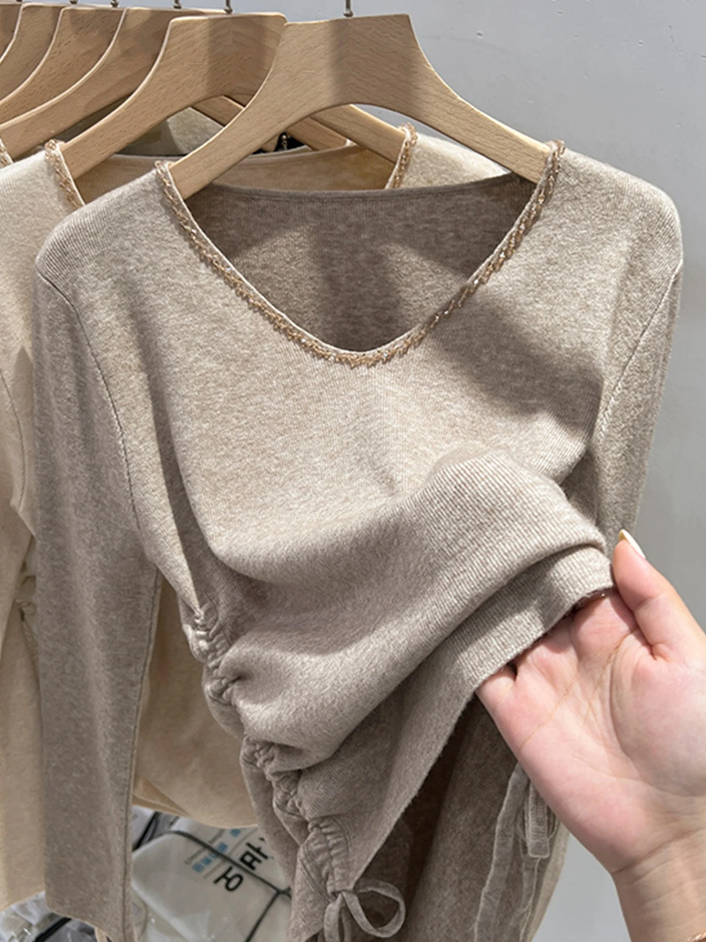 

Faionable Long Sve Женская основа irt Внутренняя одежда с бусинами и завязками Дизайн Трикотажный топ для похудения Модный рукав для поездок на работу