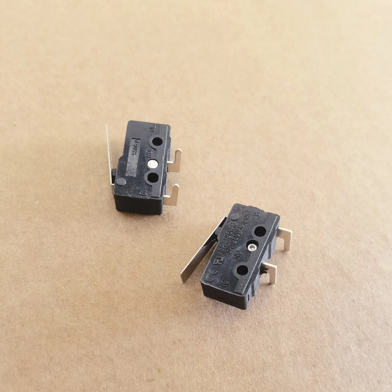 

Original new 100% micro switch with handle 2pin SS05 bent foot 3A 250VAC