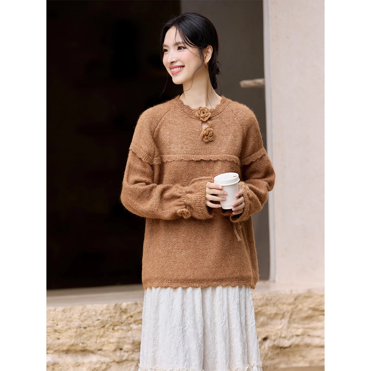 

VIMLY женский вязаный свитер, зимний винтажный 2025 коричневый пуловер крючком с 3d цветами и круглым вырезом, свободные джемперы с вырезами 30315