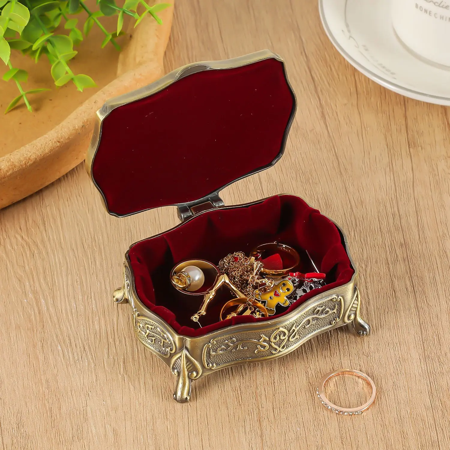 Bronze clamshell jewelry box storage box palace style exquisite fashion jewelry necklace ring storage box wholesale