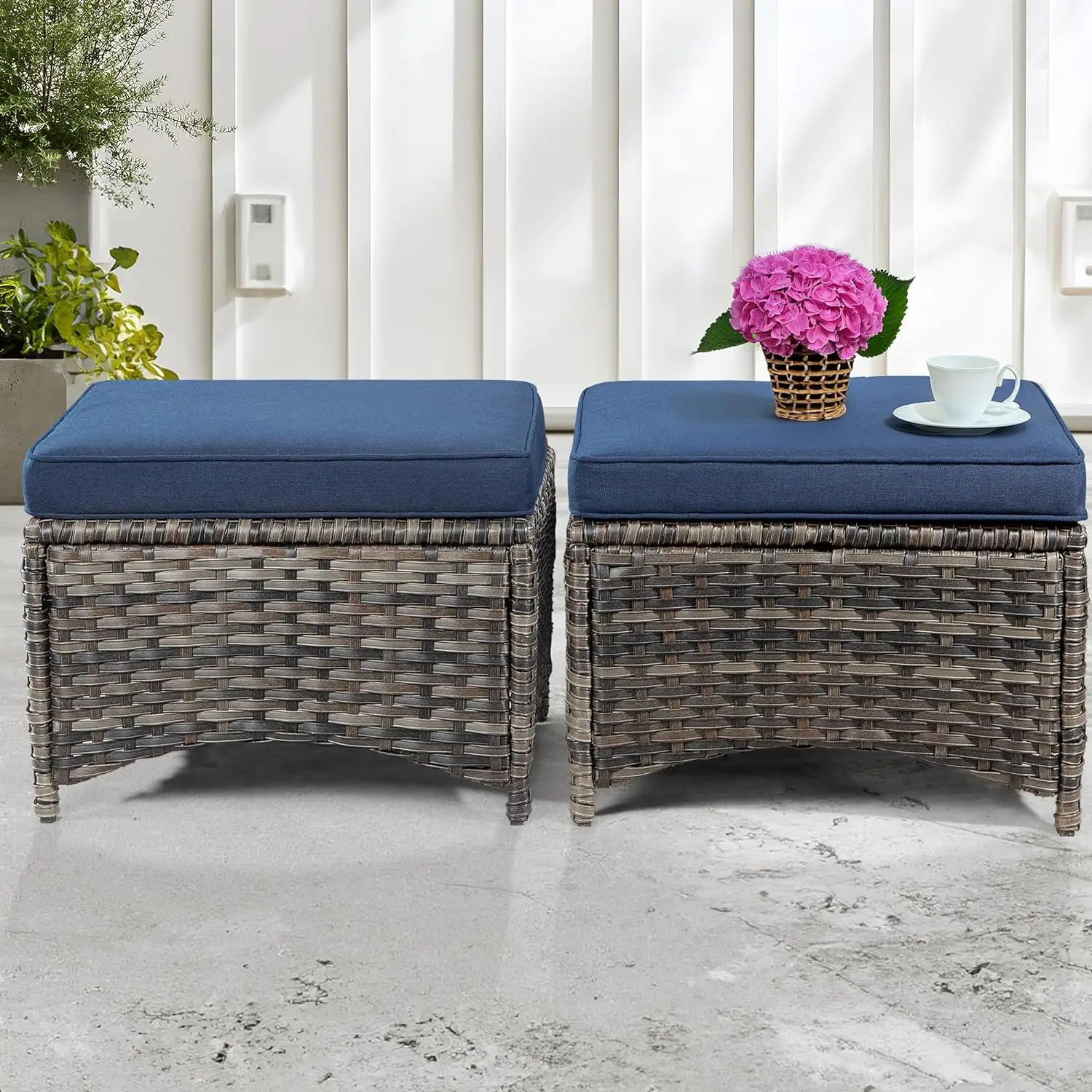 Ottomans ao ar livre para pátio, Conjunto de 2 PE Wicker Steel Frame, Footstool com almofadas removíveis Olefin para jardim