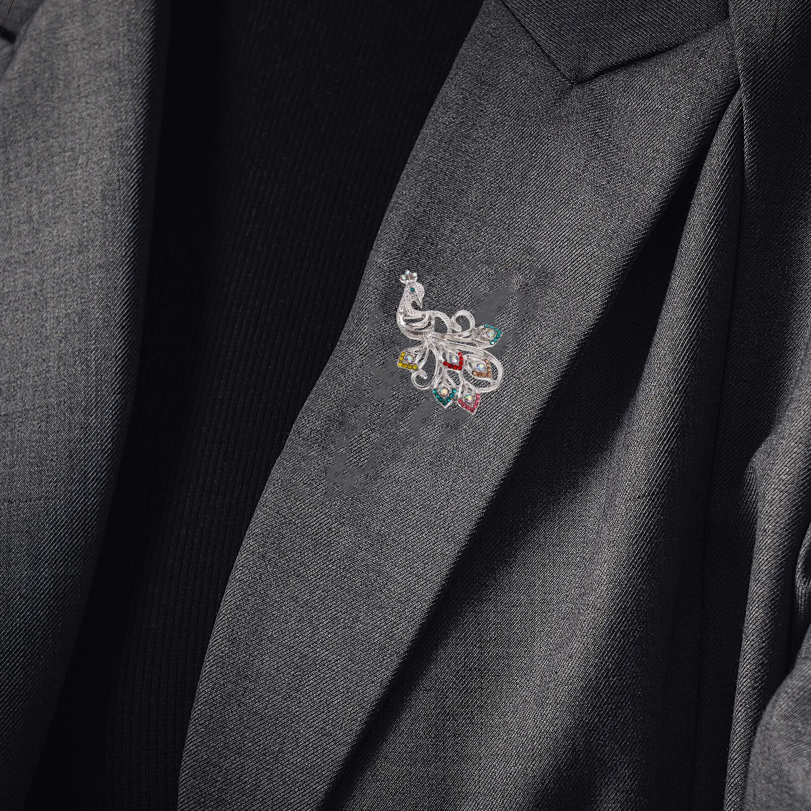 Elegante spilla di pavone Spilla di strass di cristallo per donna Accessorio per abito sciarpa scialle con spilla design pavone vintage