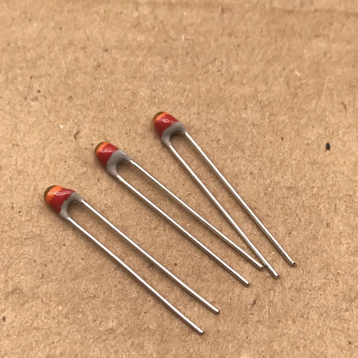 

50 шт. NTCLE100E3103GB0 10K термистор NTC 2% прецизионный B-цена 3977K GT2