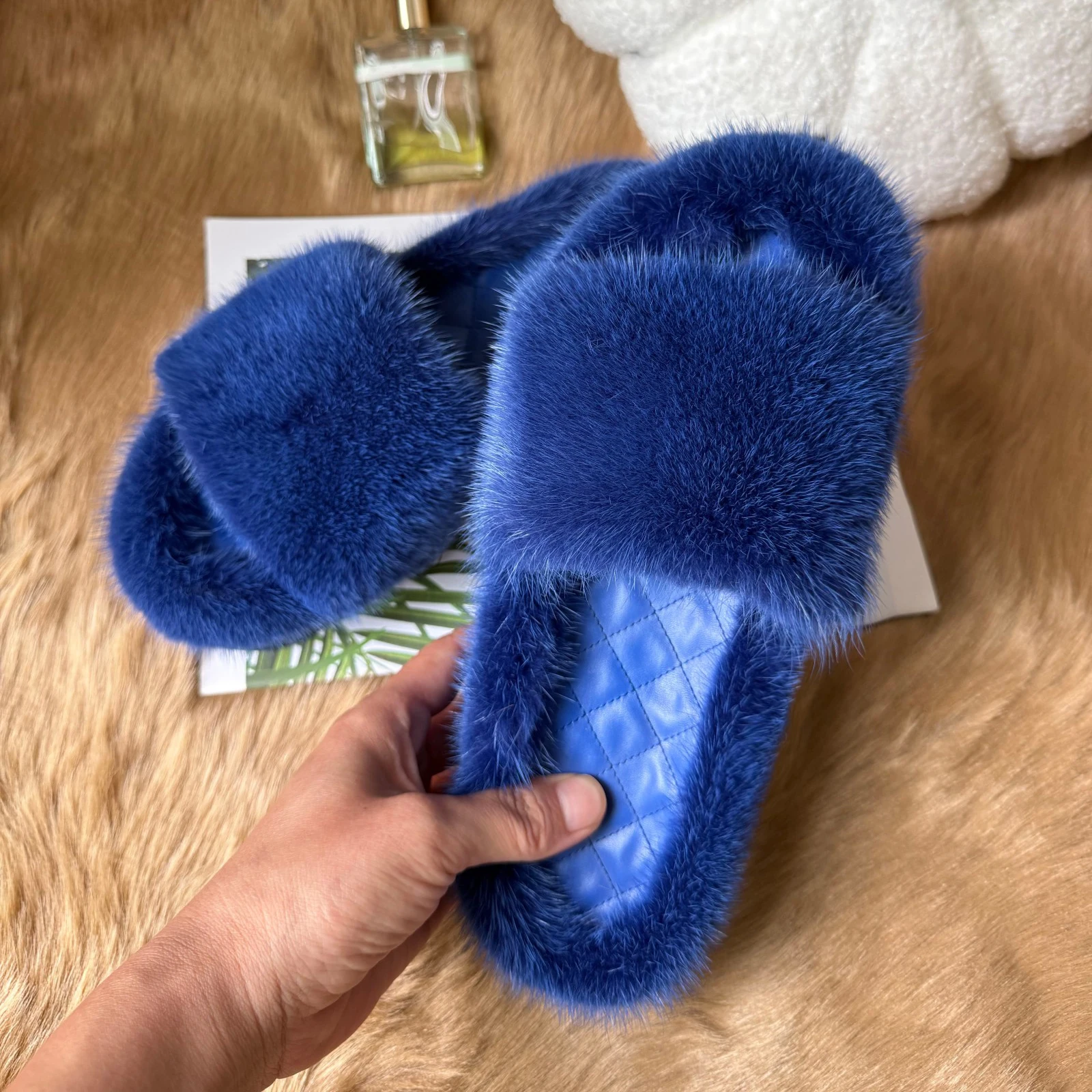 Dicke, warme Hausschuhe aus echtem Nerzfell für Damen, flauschige Pantoffeln, luxuriöse, warme Plüschfell-Schuhe für den Winter. – Detail 11