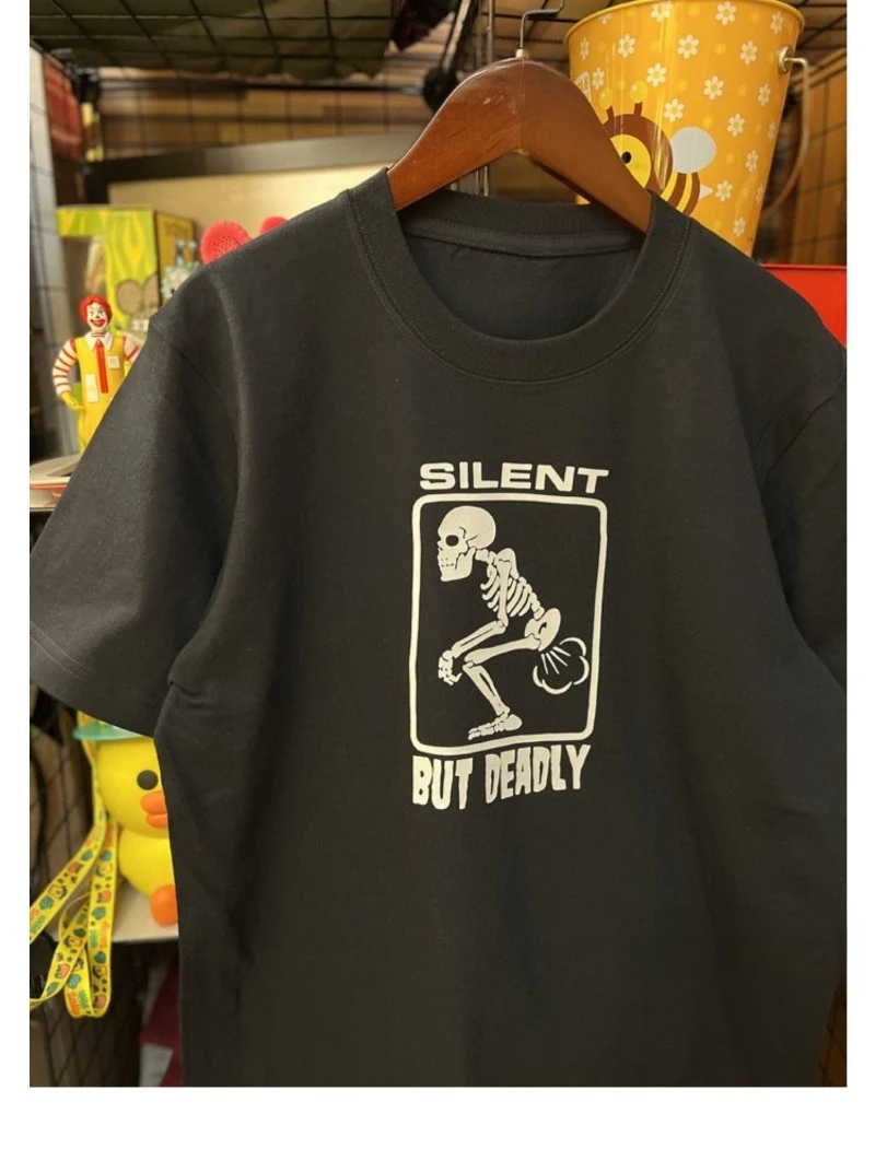 

2025 Summer Fashion New American retro vintage fun and funny skeleton man fart printed cotton couple T-shirts for men and women