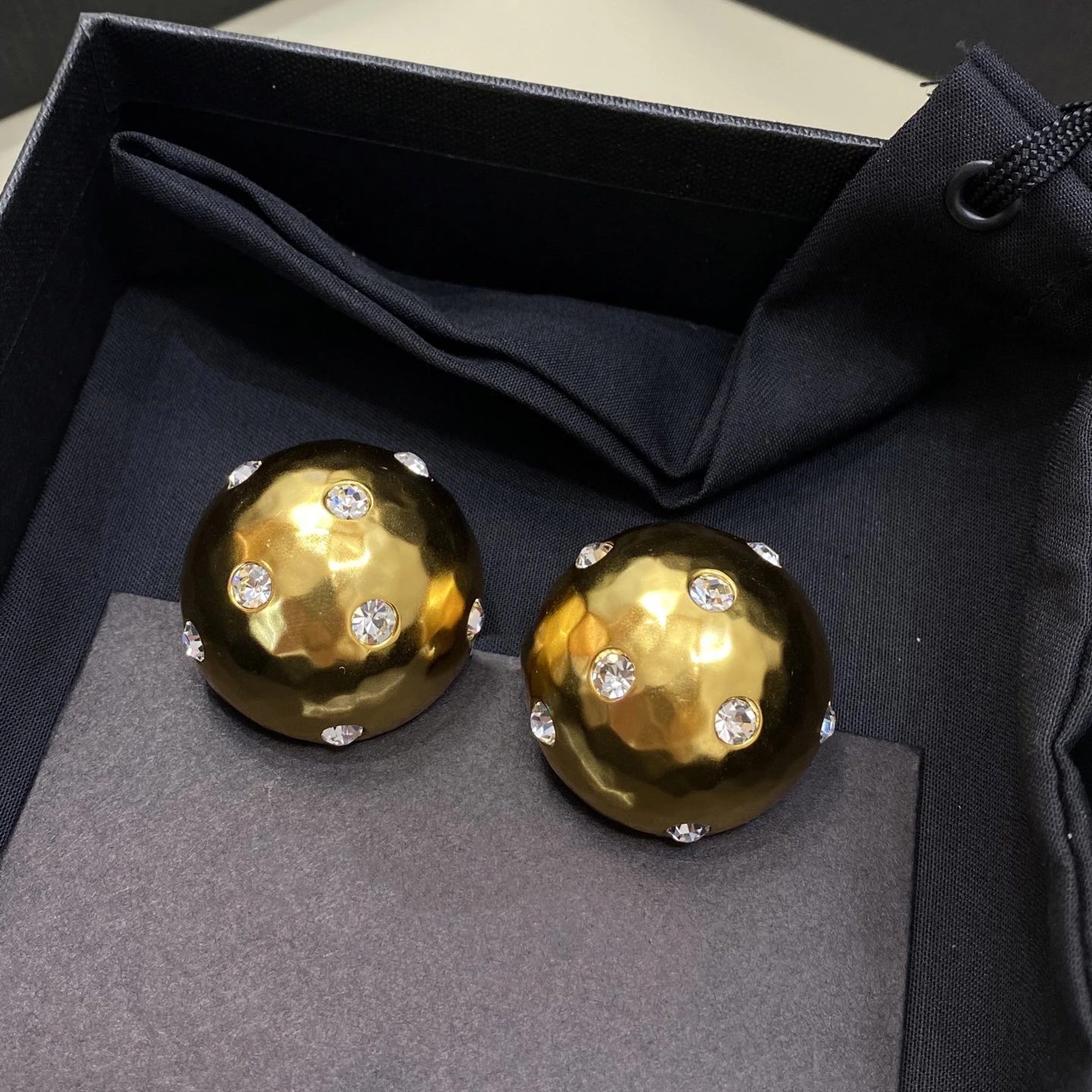 

Модные европейские латунные позолоченные круглые серьги с кристаллами, высокое качество, зажим для ушей, женские известные дизайнерские брендовые ювелирные изделия