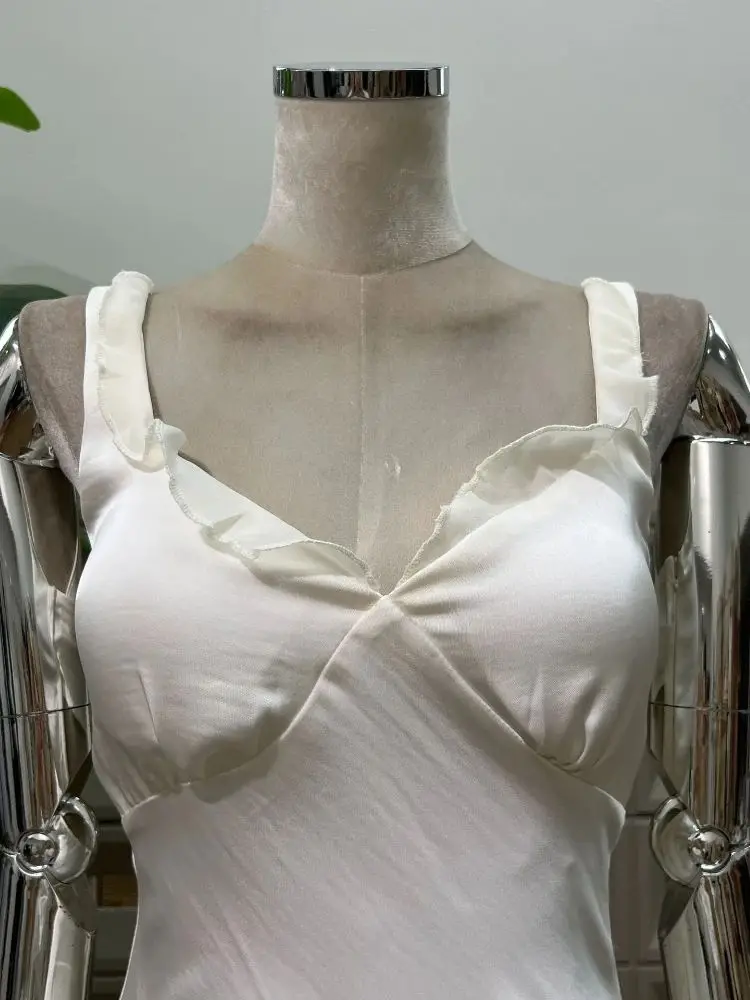 高級女性のベージュ V ネック気質ノースリーブ背中の開いた A ラインスリップロングドレス夏のセクシーなフリルエッジ誕生日ドレス