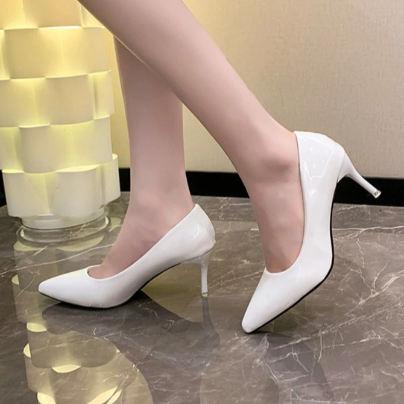 

Модные туфли на высоком каблуке 2026 года, размеры 34-43, женские туфли больших размеров, на тонком шпильке, для банкетов и свадеб, сексуальные туфли с острым носком, женские туфли для вечеринок