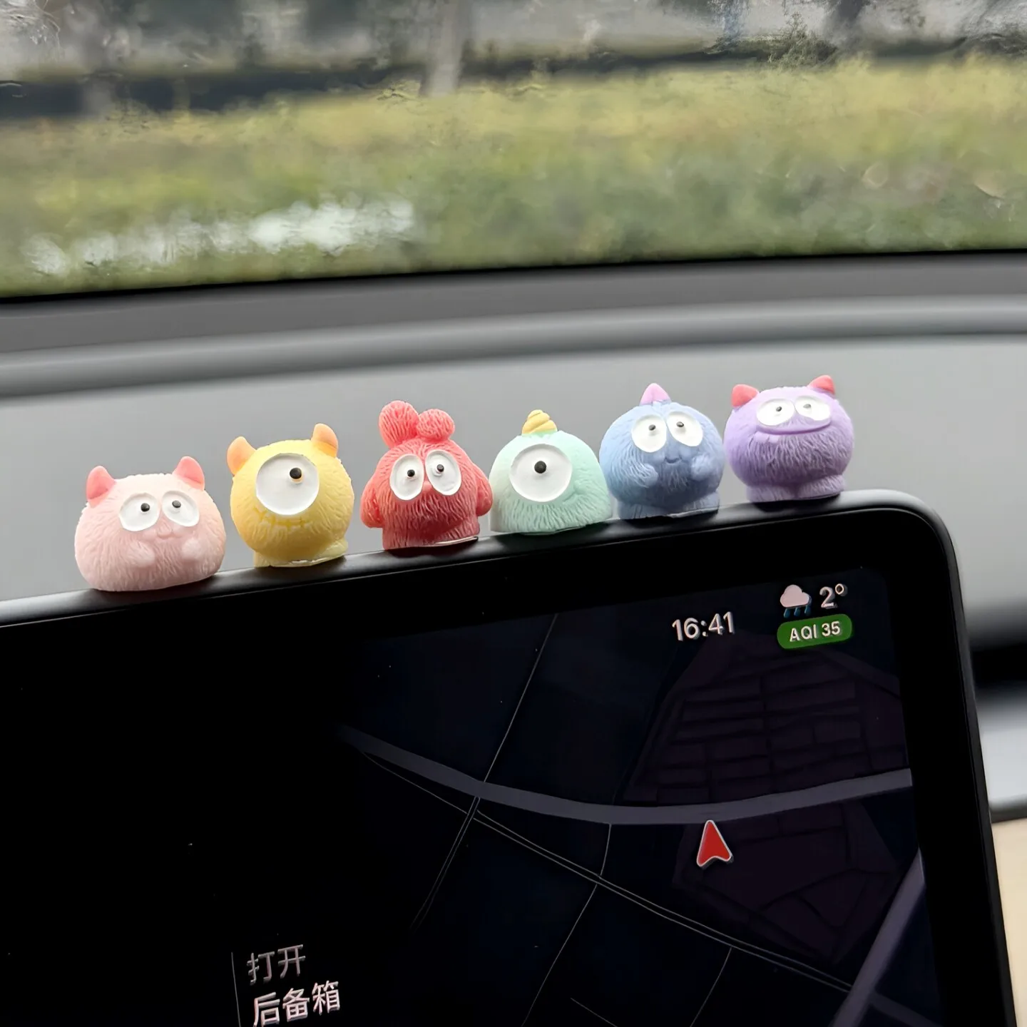 6 Stück Niedliche Flauschige Monster Auto-Armaturenbrett-Ornamente Bunte Mini-Cartoon-Figuren Auto-Innendekor-Accessoires für den Schreibtisch – Detail 2