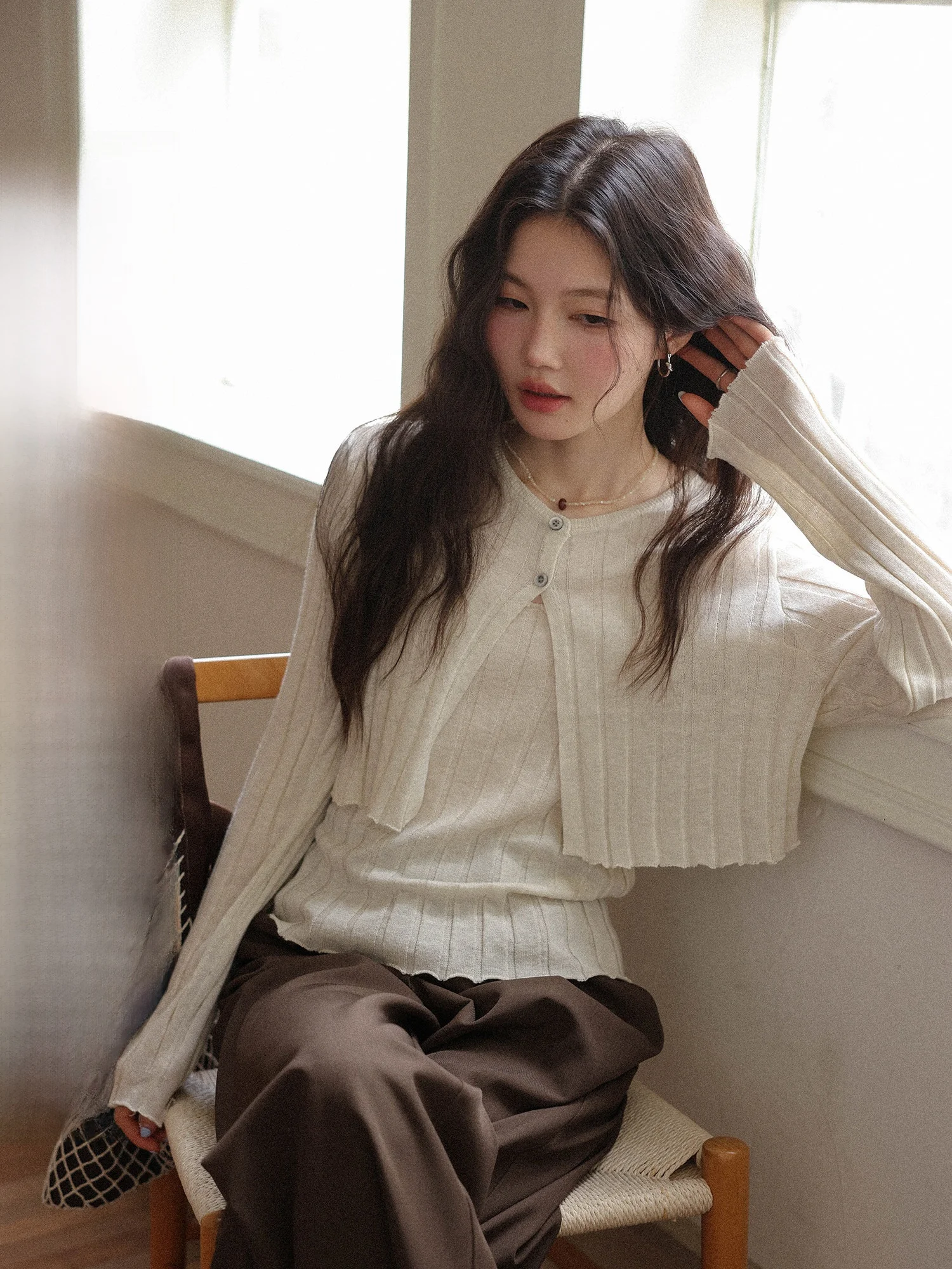 

Корейский вязаный комплект для женщин: новинка лета 2026 – кардиган с длинным рукавом и укороченный топ-майка, комплект из двух предметов