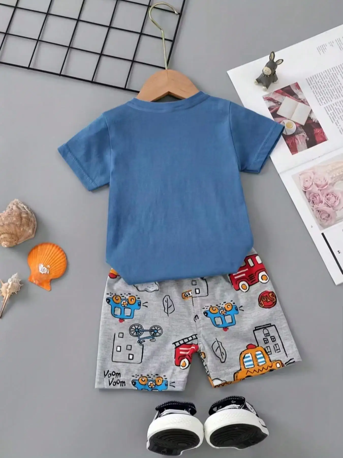 Cartoon Print Two-Piece Set Casual Slim-Fit Car Top with Matching Short Pants Cute And Cool for Outdoor Activities