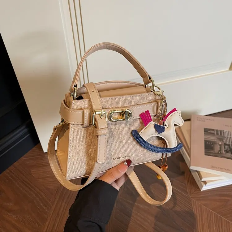 Elegant Minimalist Textured Leather Crossbody Bag For Women Luxury Designer Large Capacity Diaper Bag For Commuter Stylish Chic