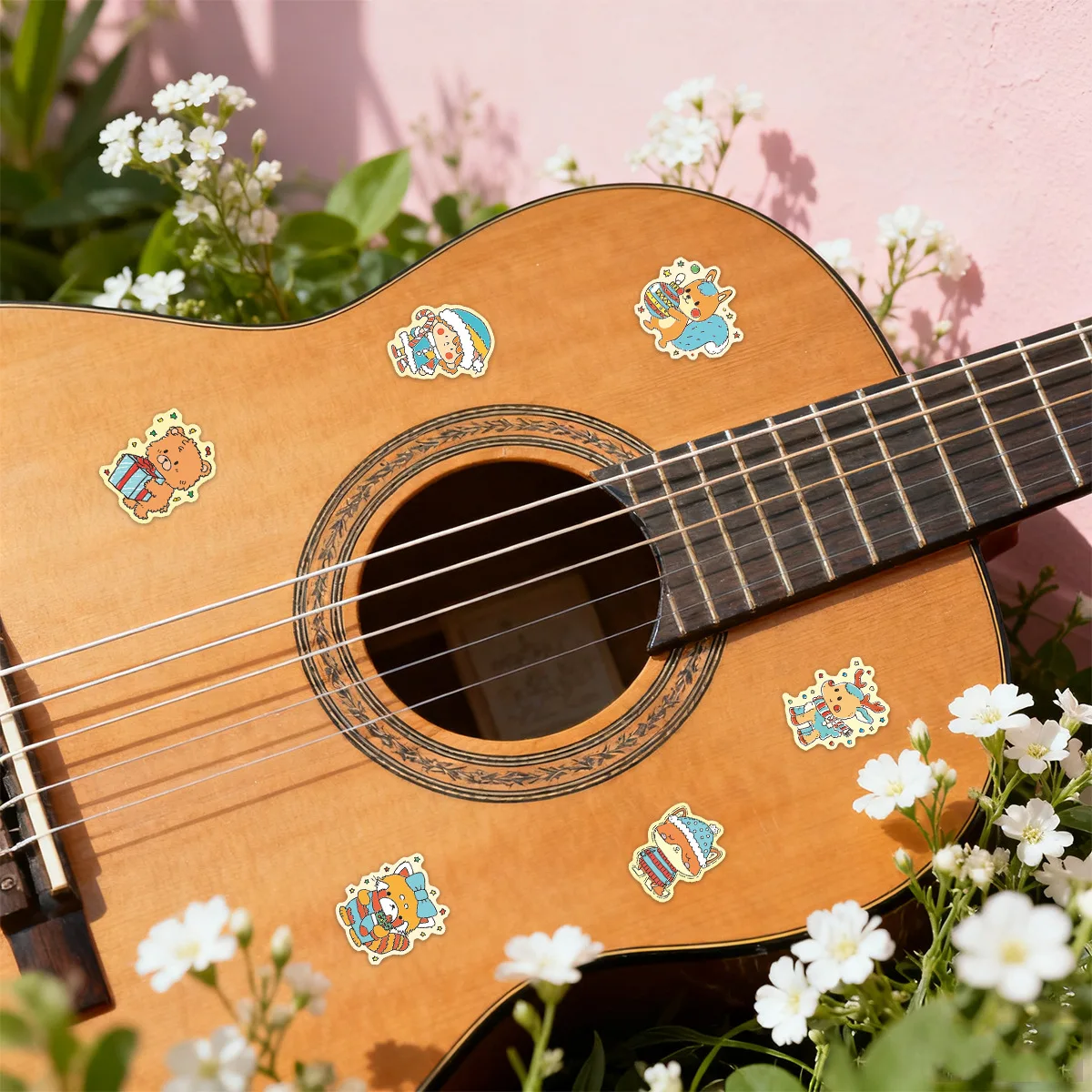 สติกเกอร์ลายกราฟฟิตี้คริสต์มาสสุดน่ารัก 10/50 ชิ้น ของเล่น DIY สร้างสรรค์สำหรับฤดูหนาว ใช้ตกแต่งขวด สมุดภาพ กระเป๋าเดินทาง สไตล์สวยงาม