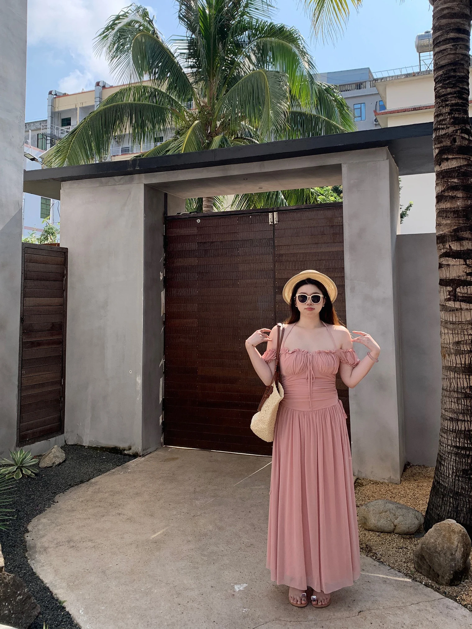 

Платье M5T6 больших размеров с одним открытым плечом, из тюля, плиссированное, в островном стиле, А-силуэт, длинная юбка для женщин, летний сезон