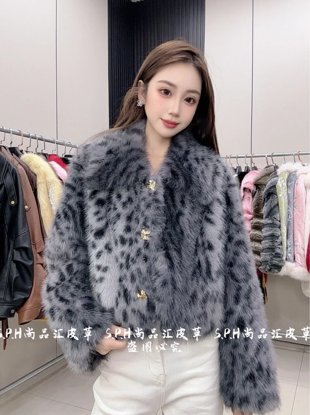 2025 Short Lapel Women's Leopard Print Exquisite Elegant Winter Furry Coat Short Single-Breasted Long Sleeves Faux Fur Jacket