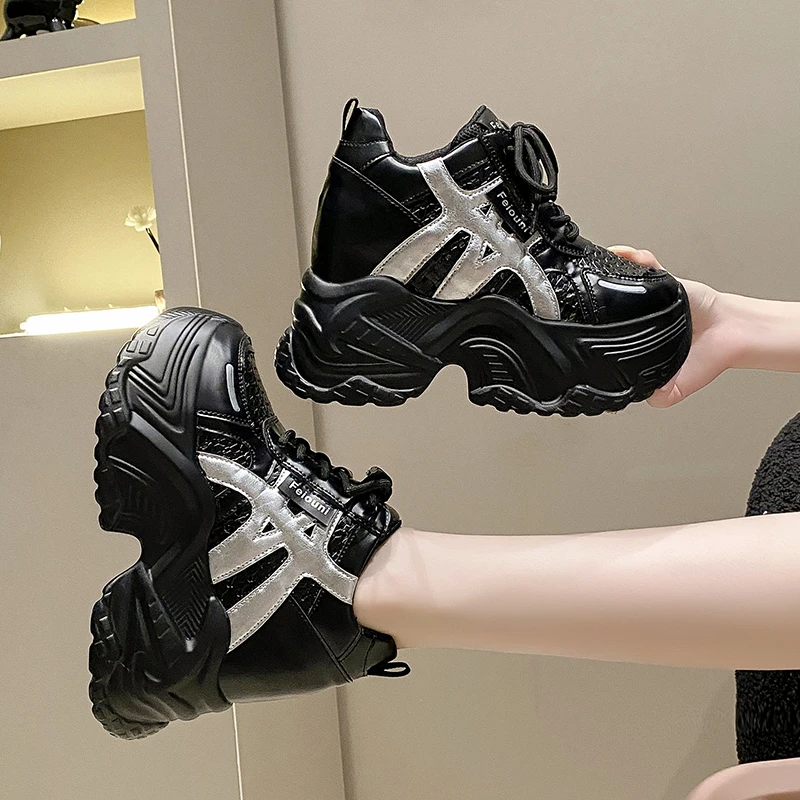 

Женские осенние дышащие кроссовки на платформе с толстой подошвой, на шнуровке, спортивные туфли на танкетке 10 см, женские кроссовки на высоком каблуке