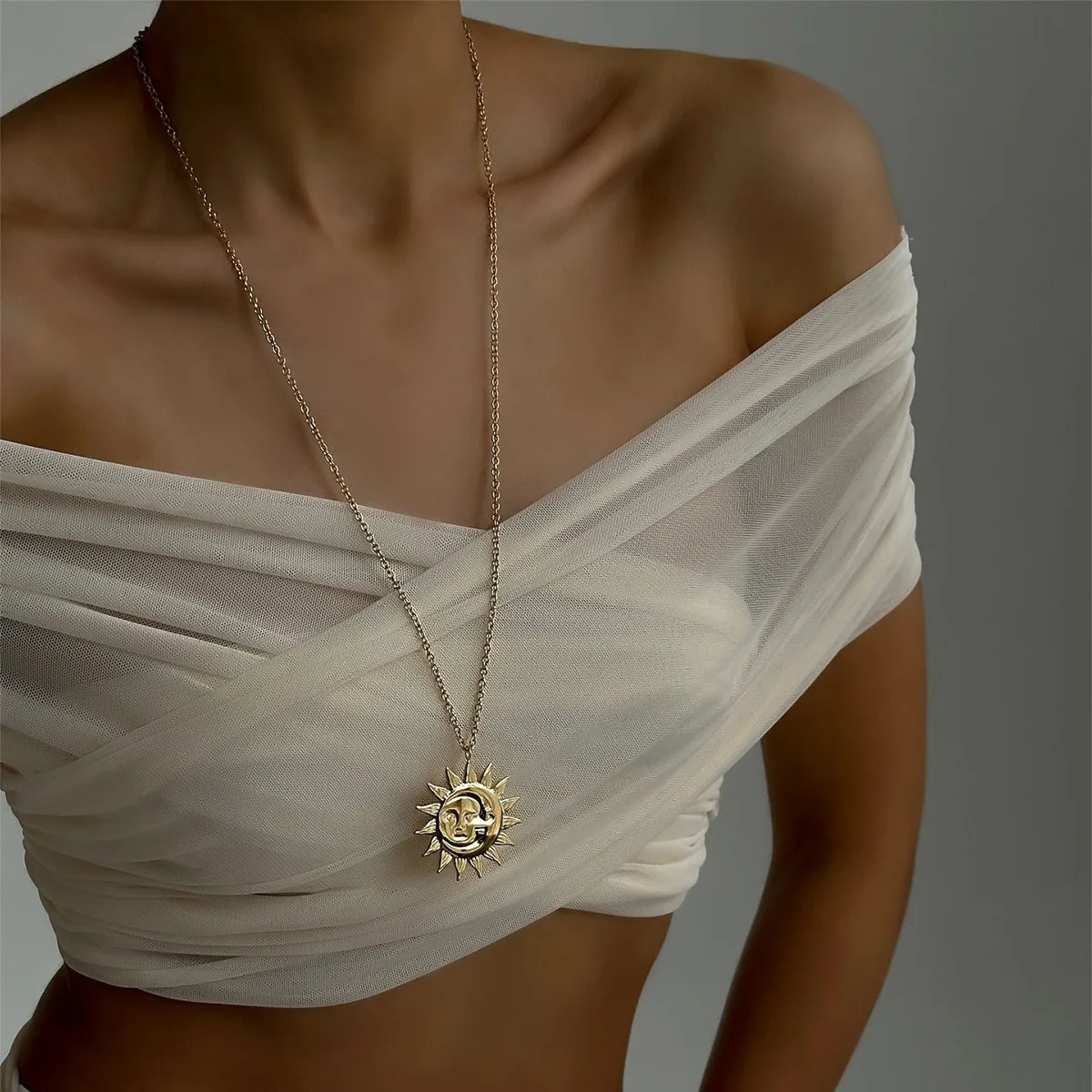 

Vintage Minimalist Sunflower Pendant Necklace - Extra Long Bohemian Layered Chain with Face Charm, Trendy Women's Jewelry