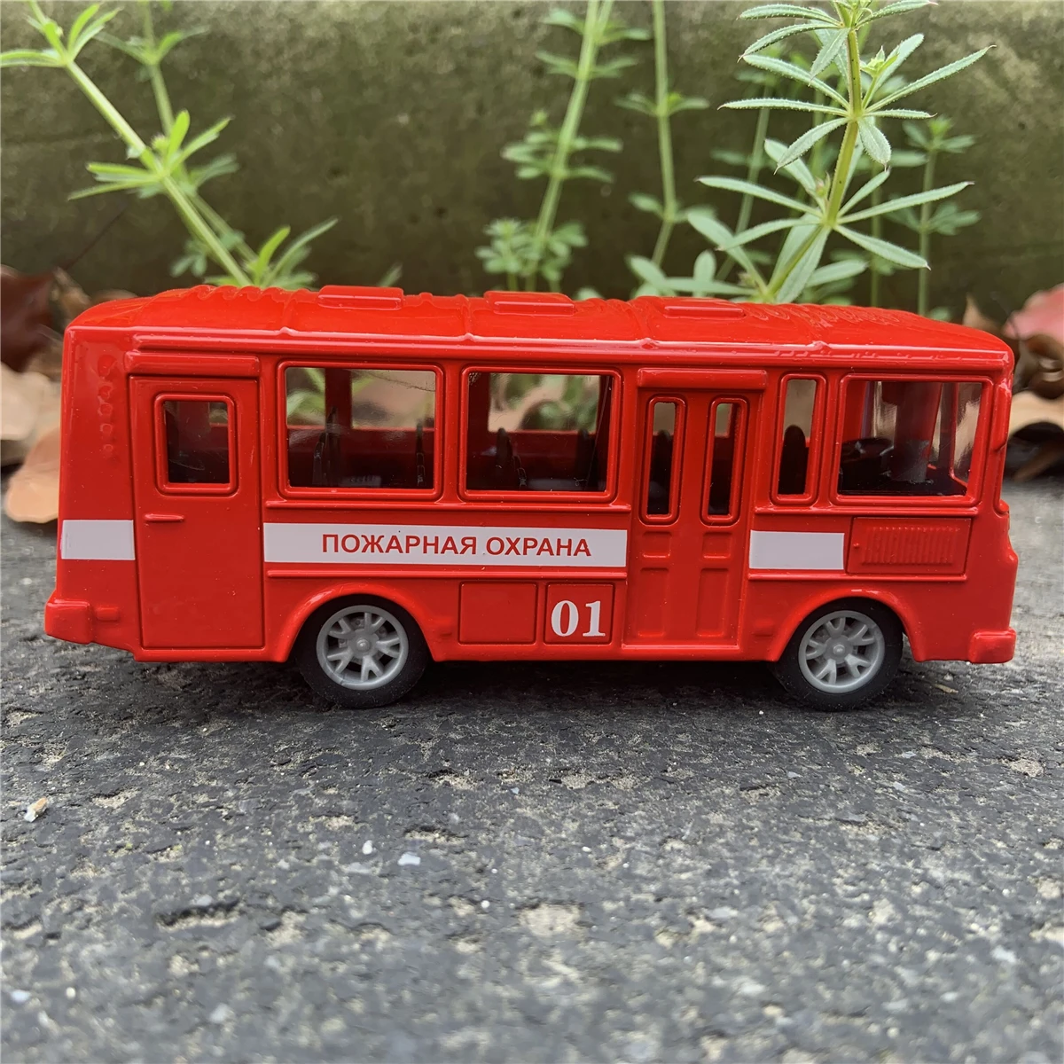 New product,1:64 alloy pull back acousto-optic bus toy,exquisite Fire bus model,Children\'s toy car,free shipping