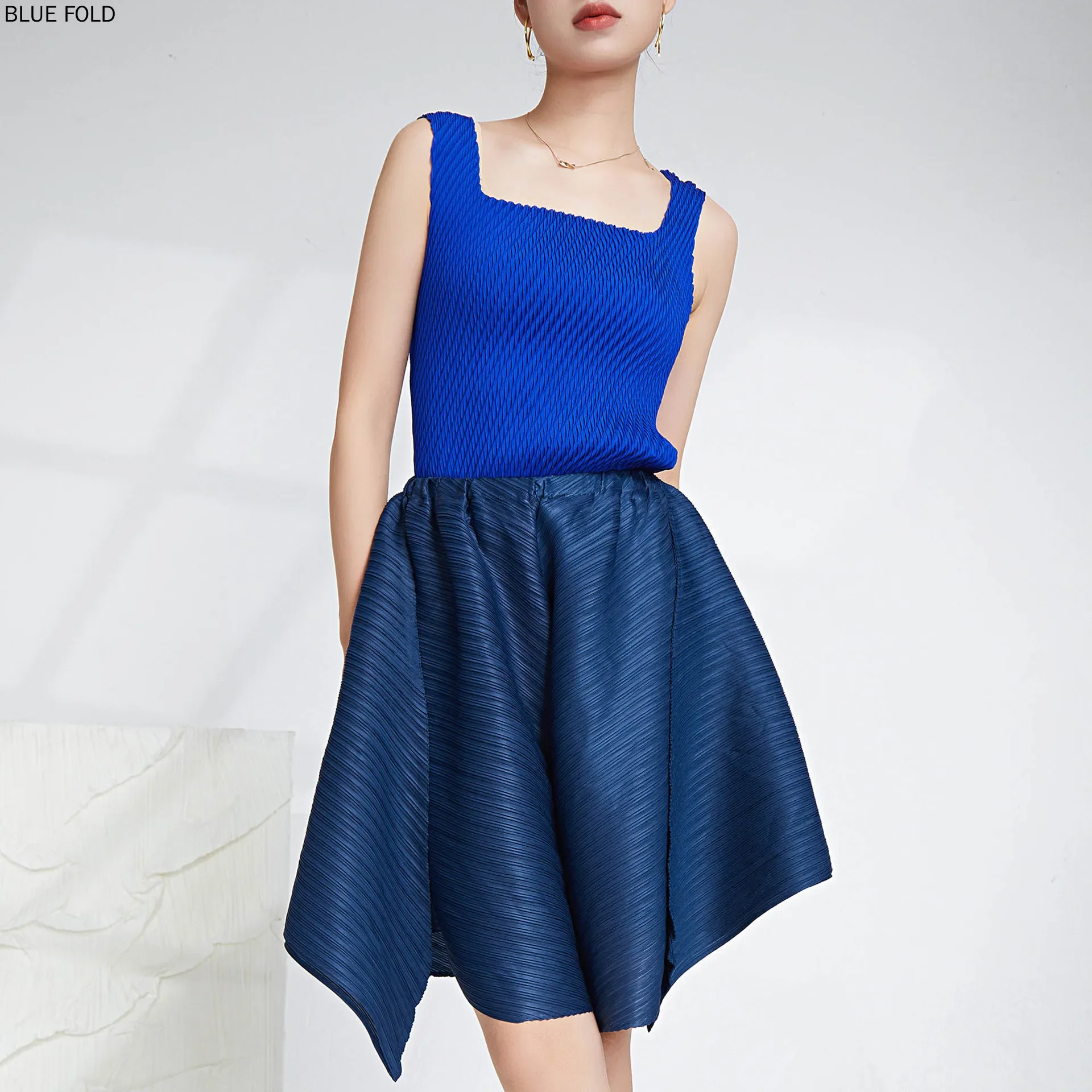 Miyake Falten-Shorts, lässig, für Damen, Sommer, hohe Taille, locker, große Größe, Fleisch-Shorts, Maske, dünn, Design-Sinn, alles passend, weites Bein