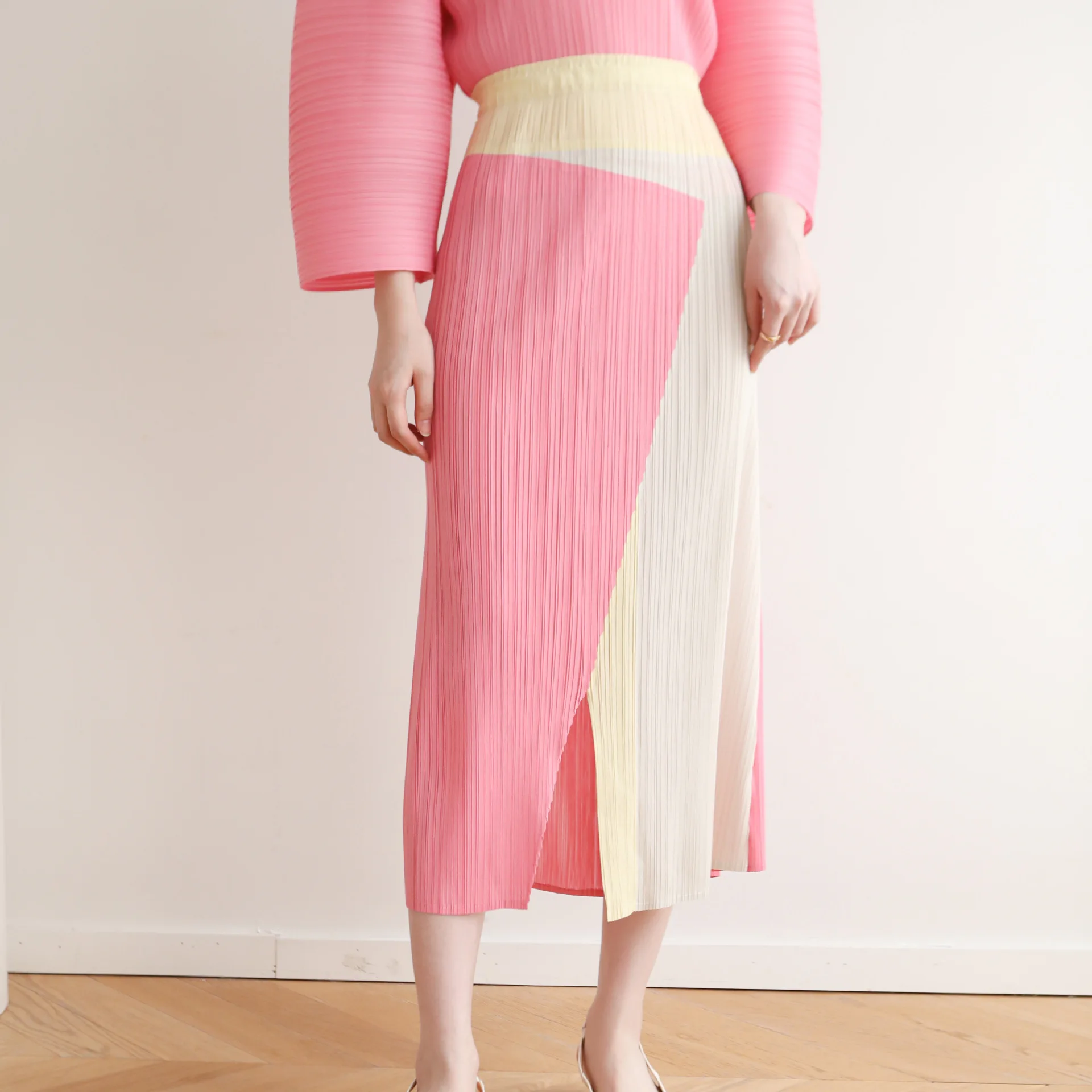 Miyake geplooide 2025, nieuwe niche-ontwerp damesrok, eenvoudige high-end casual mode, zwart-wit colorblock patchwork rokken