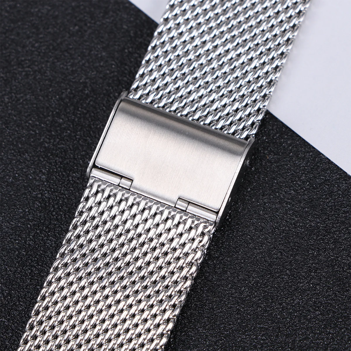 

22Mm Mesh Watchband Stainless Steel Band Fashion Metal Strap Comfortable Fit for Daily Elegant Wear Silver Metal Watchband