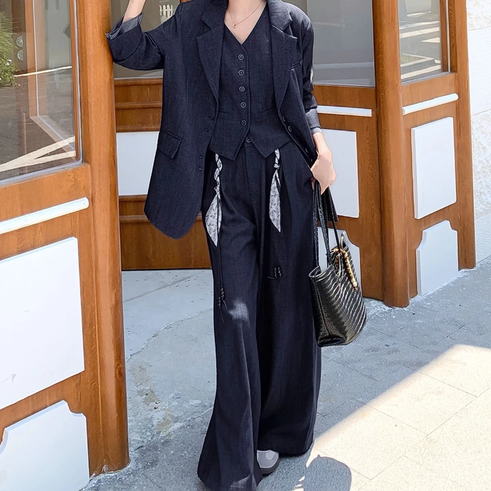 TWOTWINSTYLE Solid Spliced Pocket Three Piece Set Female Lapel Jacket Sleeveless Vest Korean Commute Women's Trousers Set New