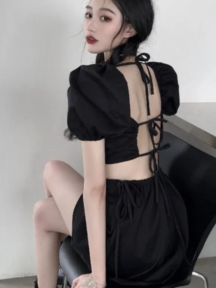 فساتين سوداء صغيرة للنساء بدون ظهر مثيرة للصيف والترفيه وأكمام منتفخة ومزاجية على الطراز الكوري ملابس خروج رائعة