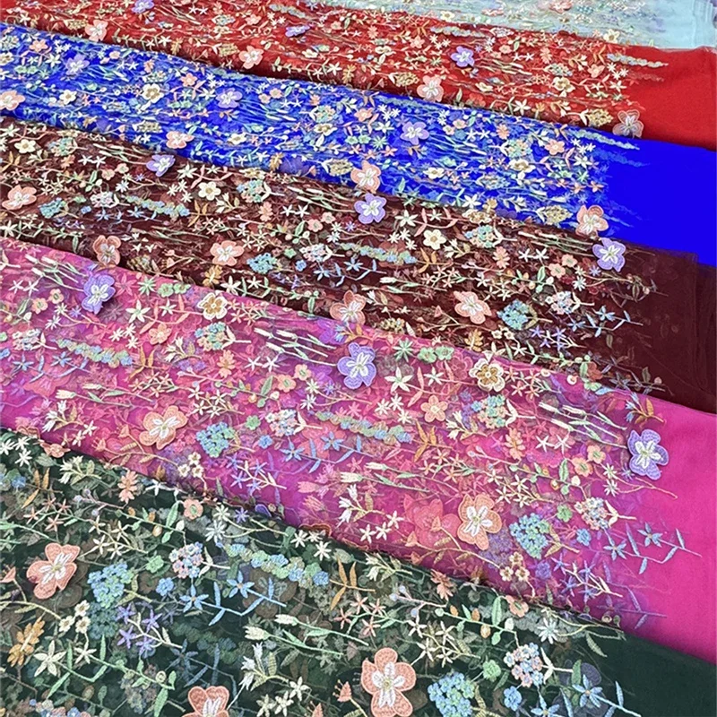 花の刺繍が施されたチュールの生地,テキスタイルメッシュの素材,レースの花,ブライダルガウン,結婚式のドレス,手作りの縫製アクセサリー