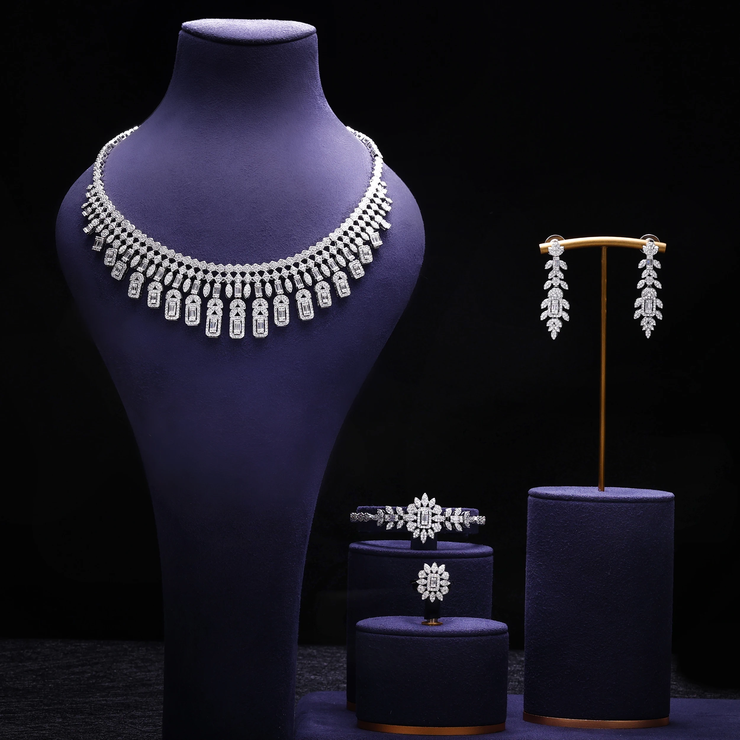 

2023 New Nigeria 4-piece Bridal Zirconia Jewelry Set for Women's Party, Dubai Platinum Plated Crystal Wedding Jewelry Set