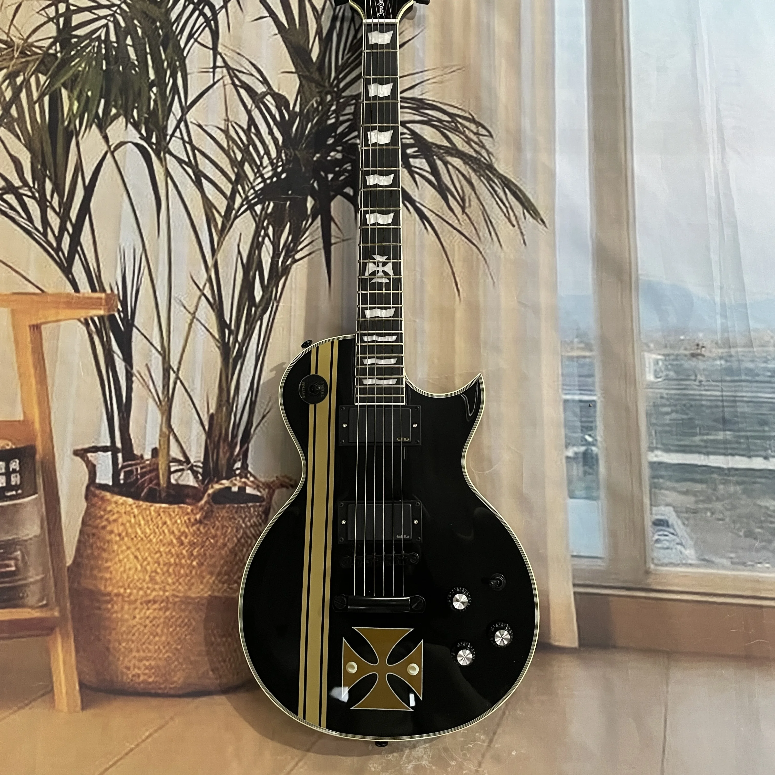 Guitarra eléctrica negra de 6 cuerdas hecha a medida, mástil de una pieza, puente fijo, guitarra de juego rápido, guitarra eléctrica de heavy metal