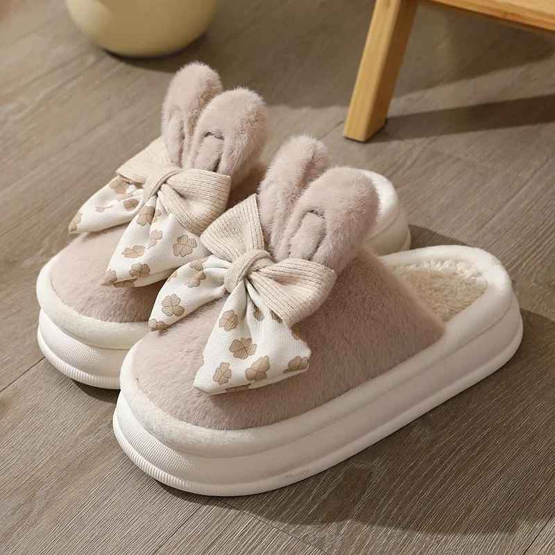 Zapatillas de algodón de gamuza sintética para mujer, pantuflas de invierno para el hogar con lazo de conejo para el calor, nuevo estilo de princesa con suela gruesa