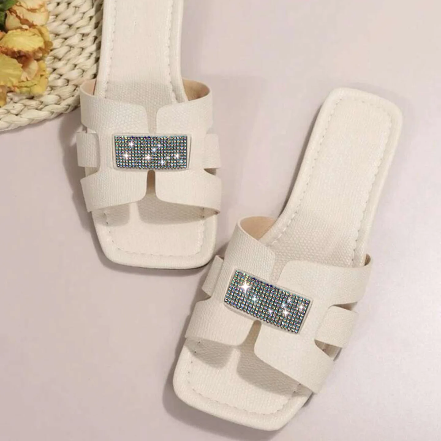 Rhinestone Decor Summer Women Slippers Flat Bottom Non-slip Outdoor Open Toe Beach Female Sandal Sexy Fashion Slides Woman Shoes