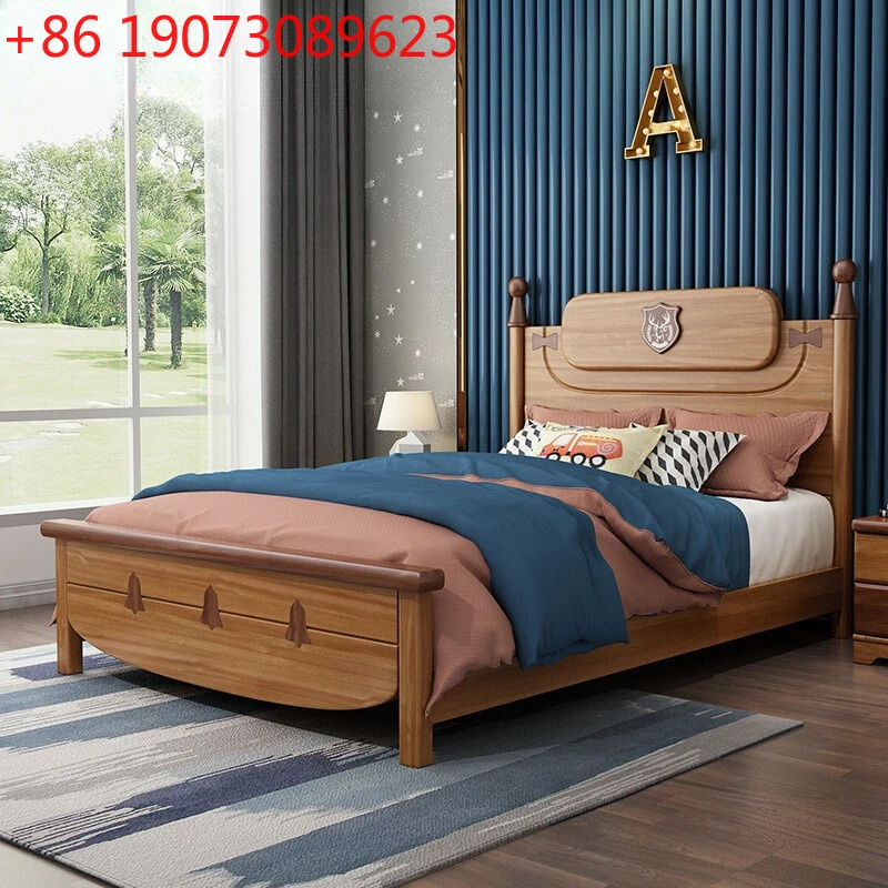 

Спальня с двуспальной кроватью из массива дерева