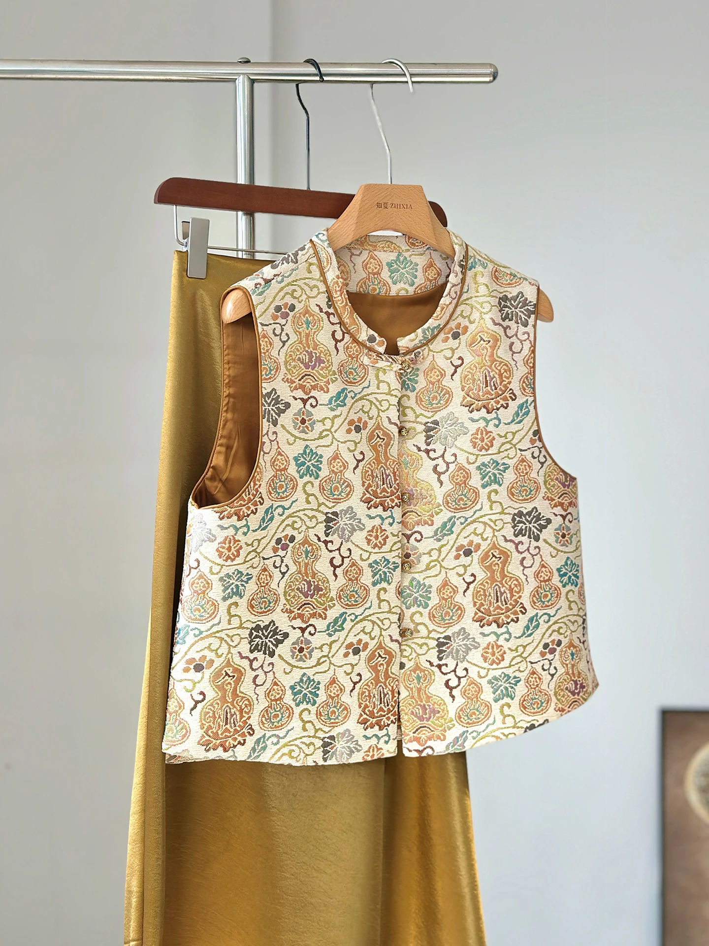 

New Chinese Sle Thin Outerwear Silk Tank Top National Sle Embroidered Button Vest Daily Casual High-End Feeling