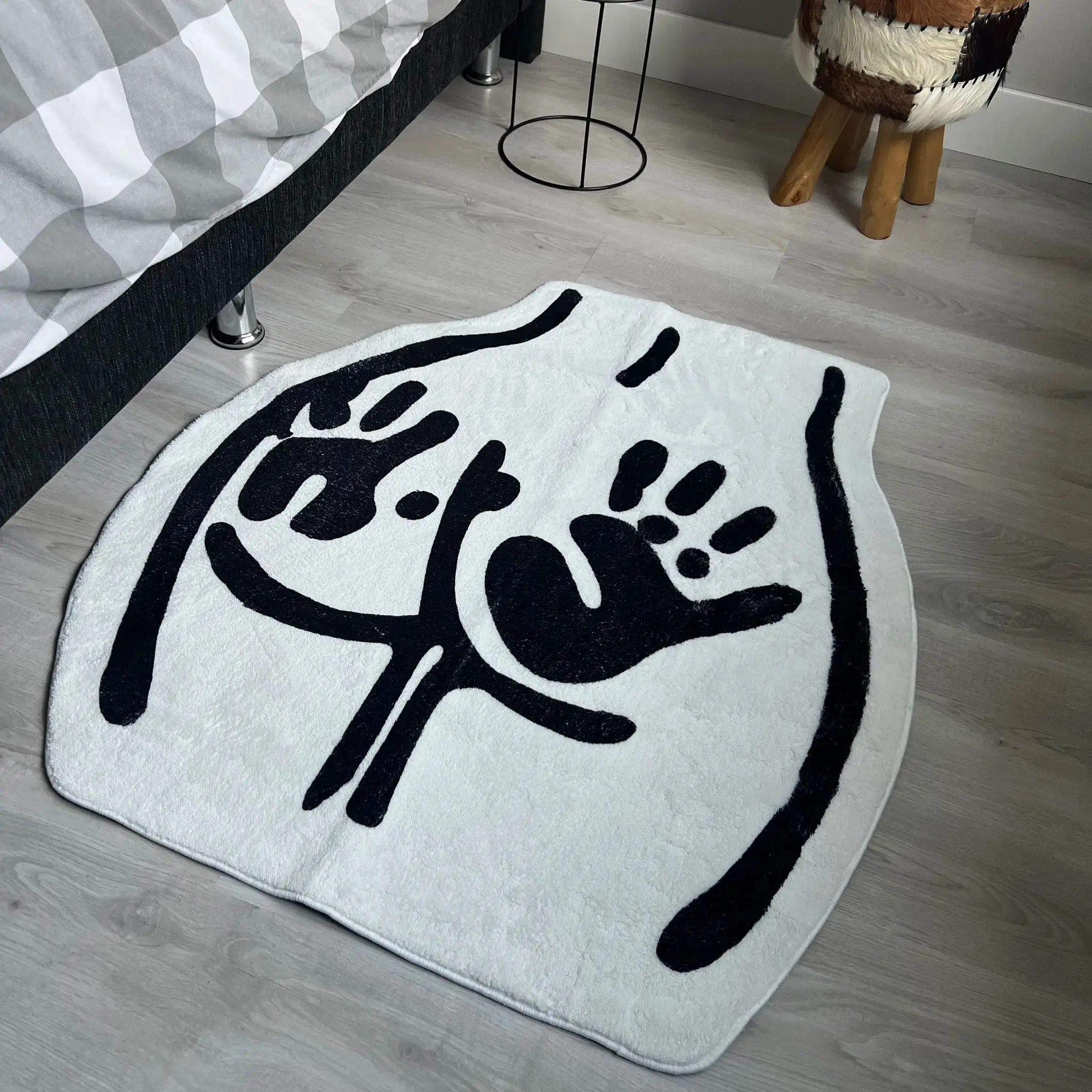 

Beautiful Womens Body Rug Digital Printing Technology Simple Housewarming Gift Handmade Non-Slip Decorative Carpet