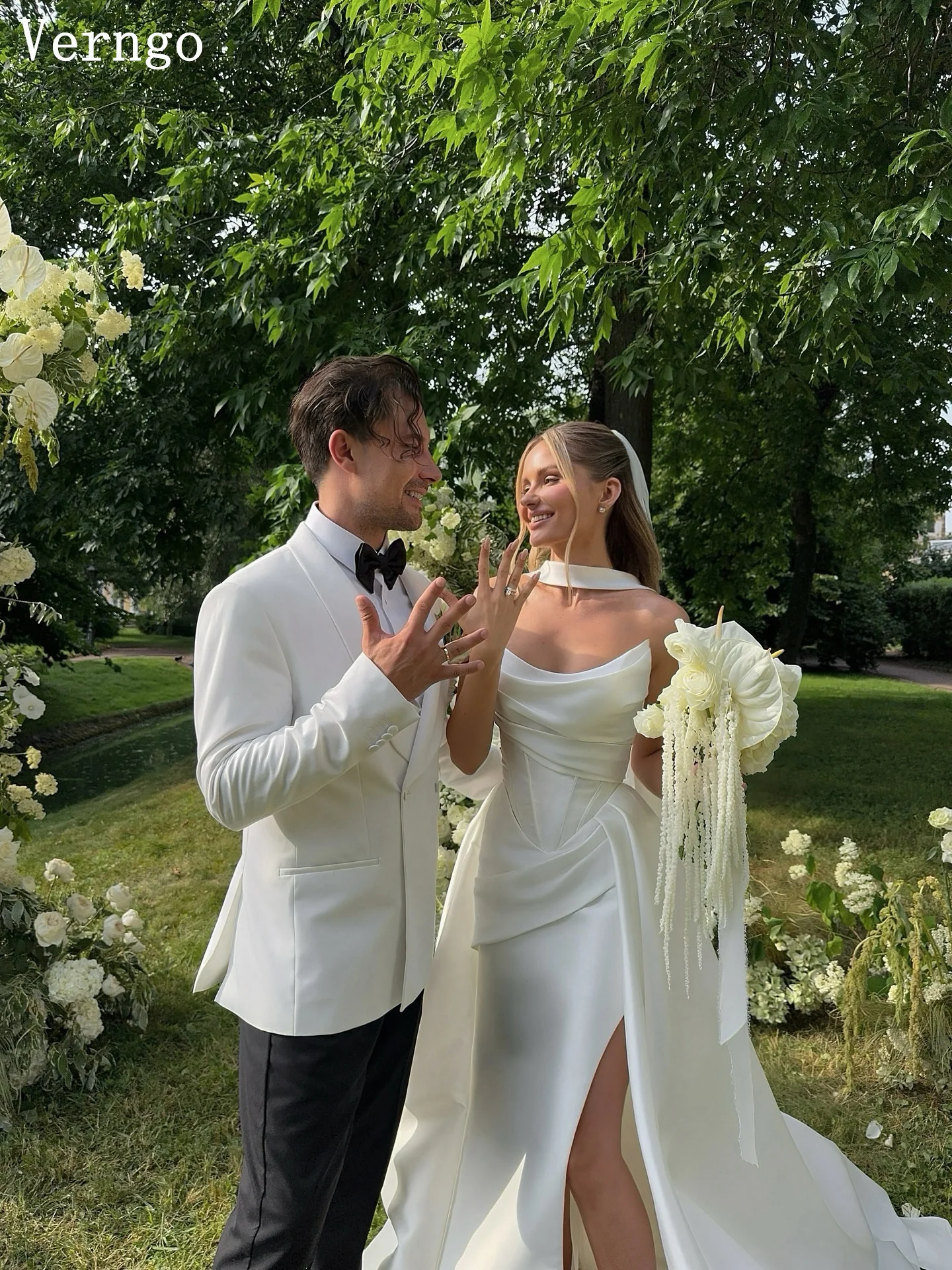 فستان زفاف Verngo أنيق من الساتان بدون حمالات على شكل حرف A بفتحة أمامية فساتين زفاف سويب تراين كيب فساتين العروس حسب الطلب #4