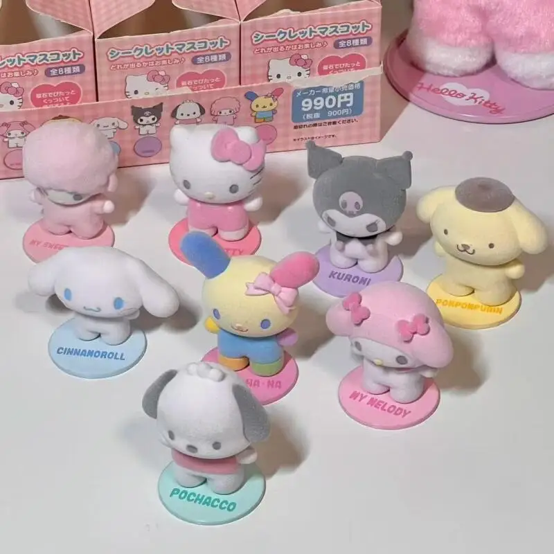 Sanrio - Caja Sorpresa con Figuras Coleccionables de Hello Kitty, Melody y Usahana, Decoración para Escritorio o Dormitorio, Base Magnética, Regalo de Cumpleaños para Amigos