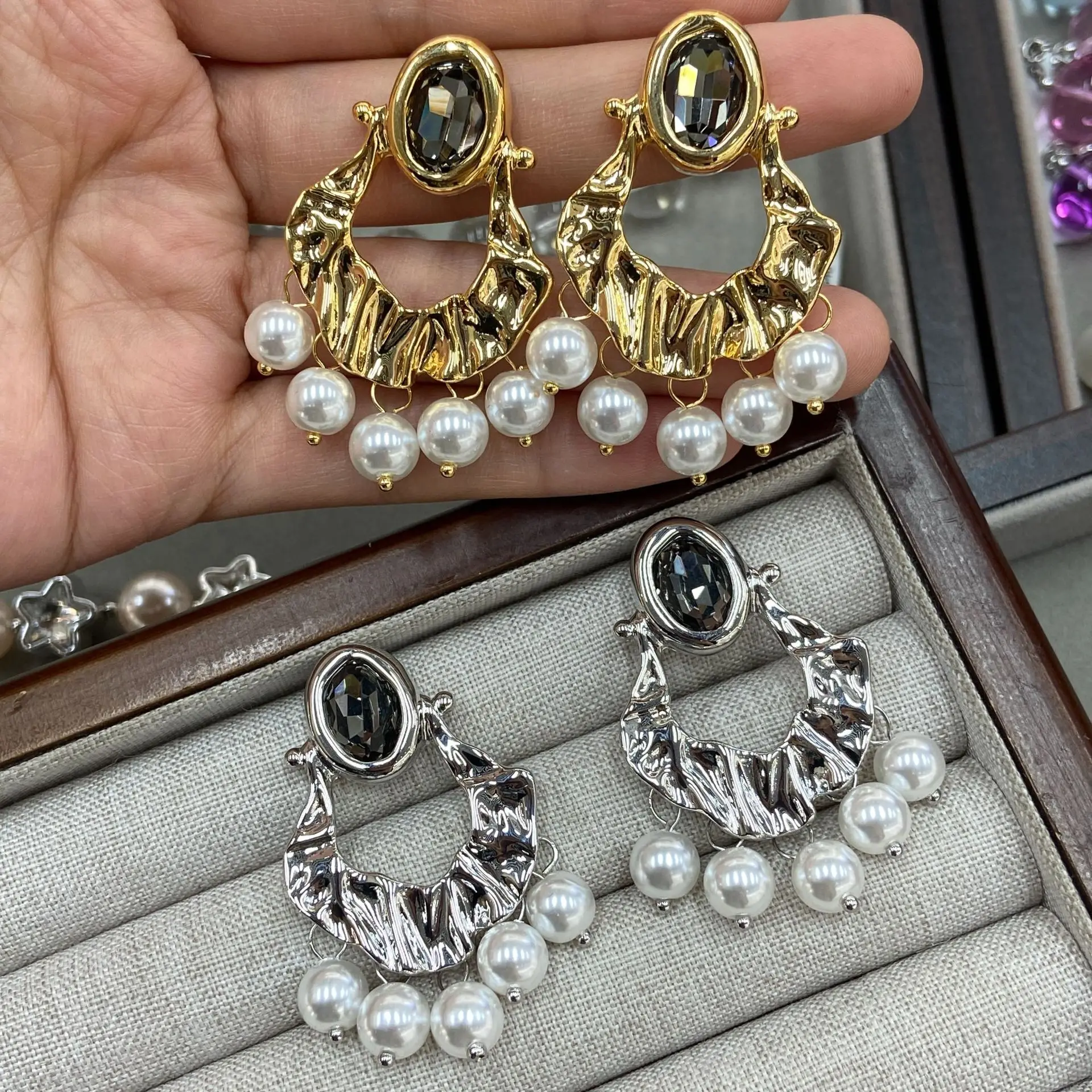 Heavy Metal Wrinkled Circle Earrings for Women, Black Gemstone & Pearl Drop Earrings, High Sense Statement Jewelry
