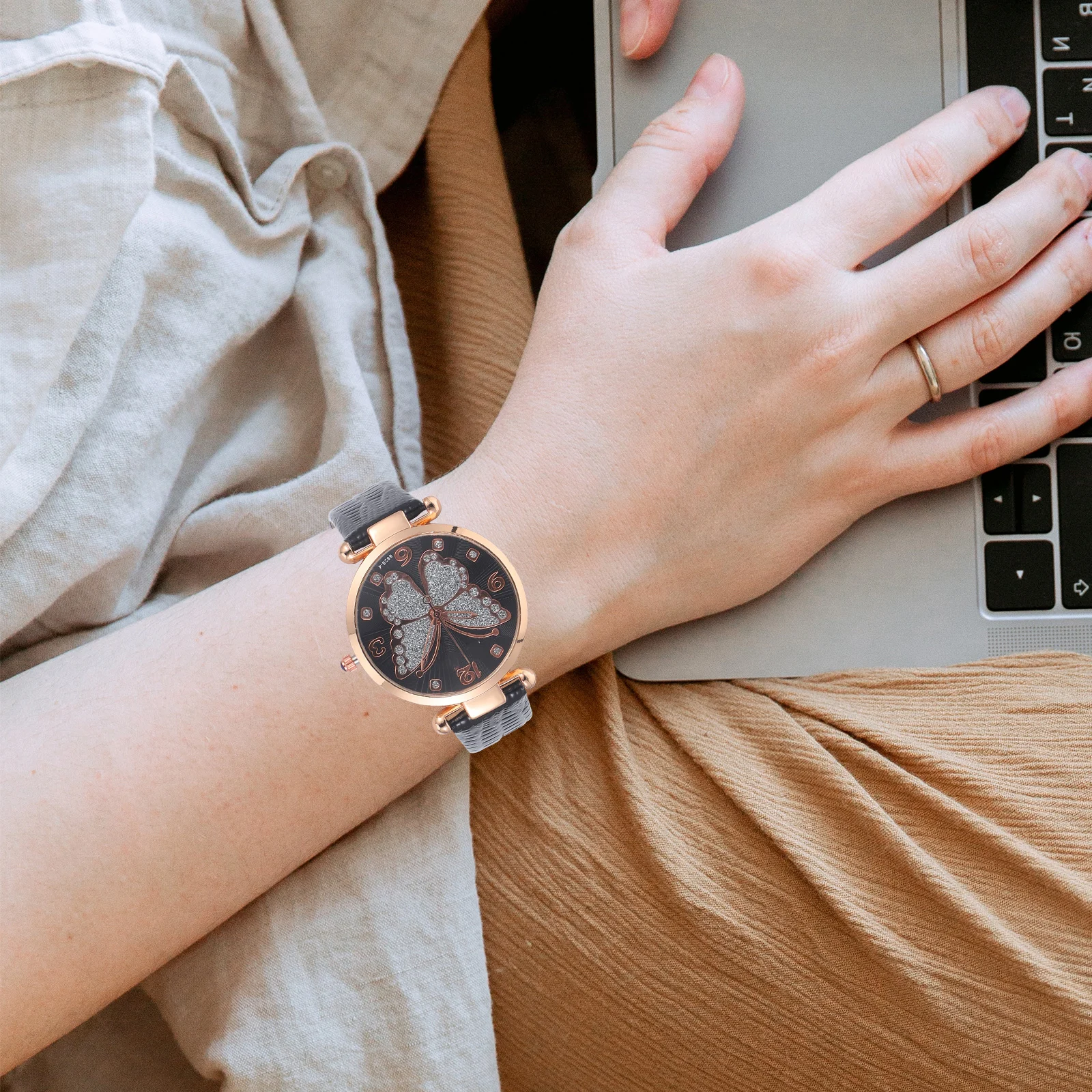 

Блестящие часы-бабочка для женщин, изящные часы, женские повседневные тонкие нежные наручные часы из искусственной кожи, модные