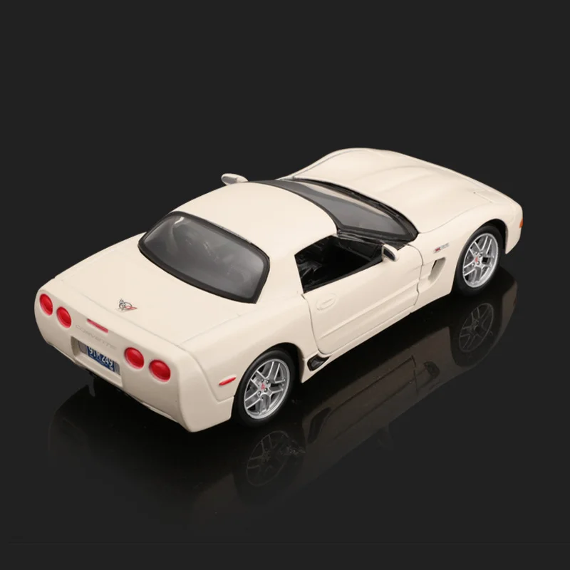 New Product Maisto 1:24 Chevrolet Corvette Z06 Alloy Miniature Diecast Model Chevrolet Sports Toys Car Model Ornaments Kid Gift